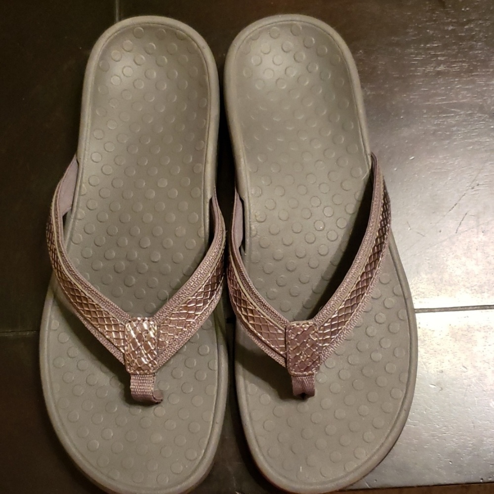 Vionic tide size 10